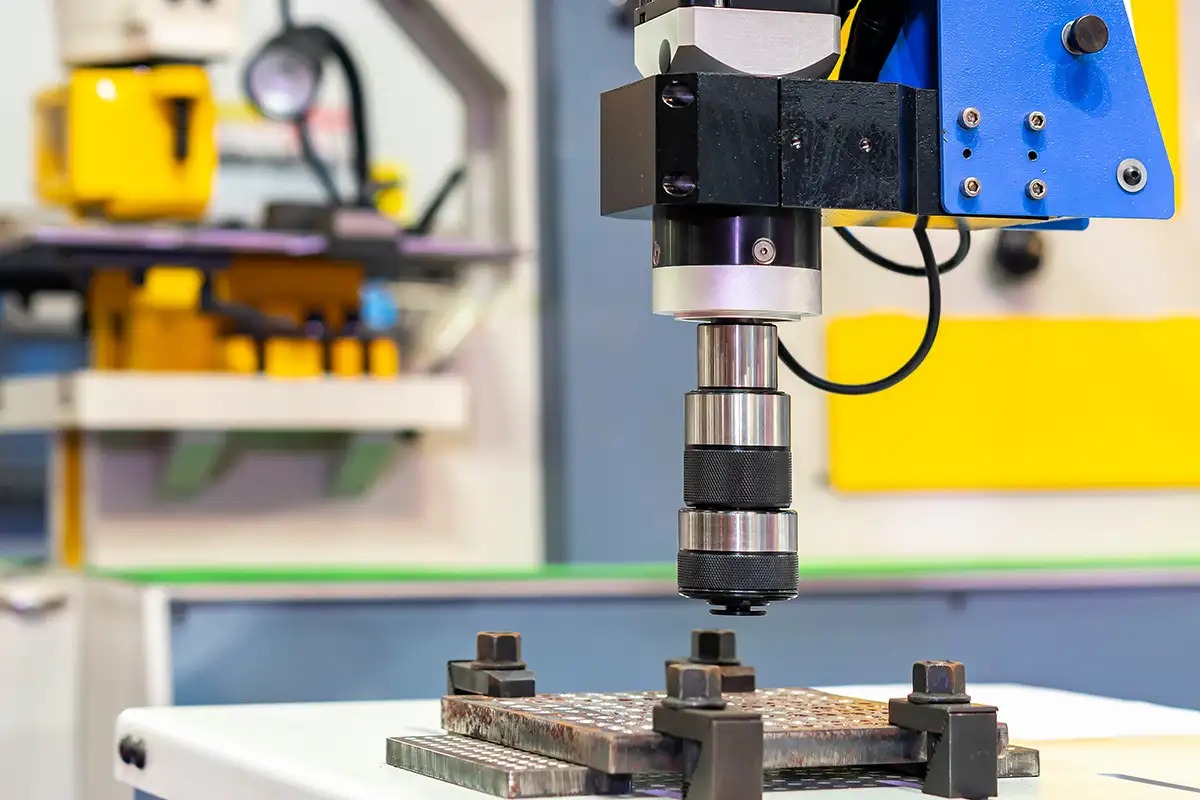 Thread cutting head on CNC machine Thread cutting head on CNC machine