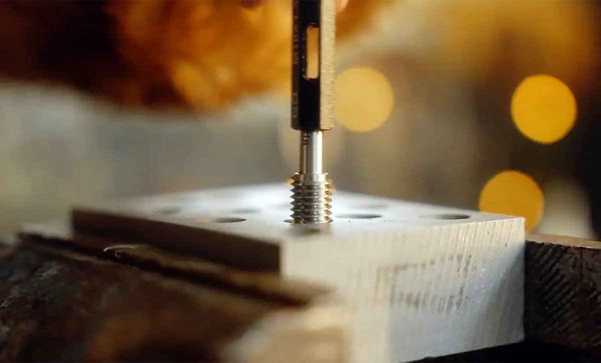 Cutting internal thread by hand Cutting internal thread by hand