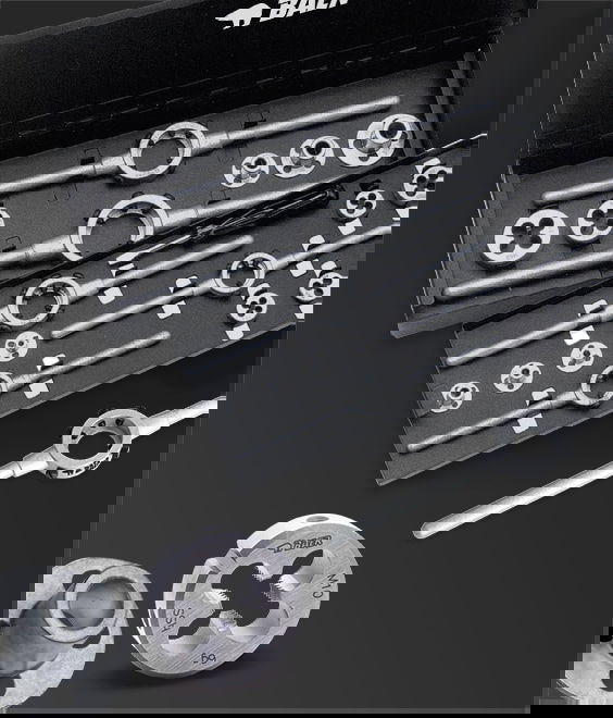 Illustration of M3-M12 Set: HSS round dies | die holders | die guides