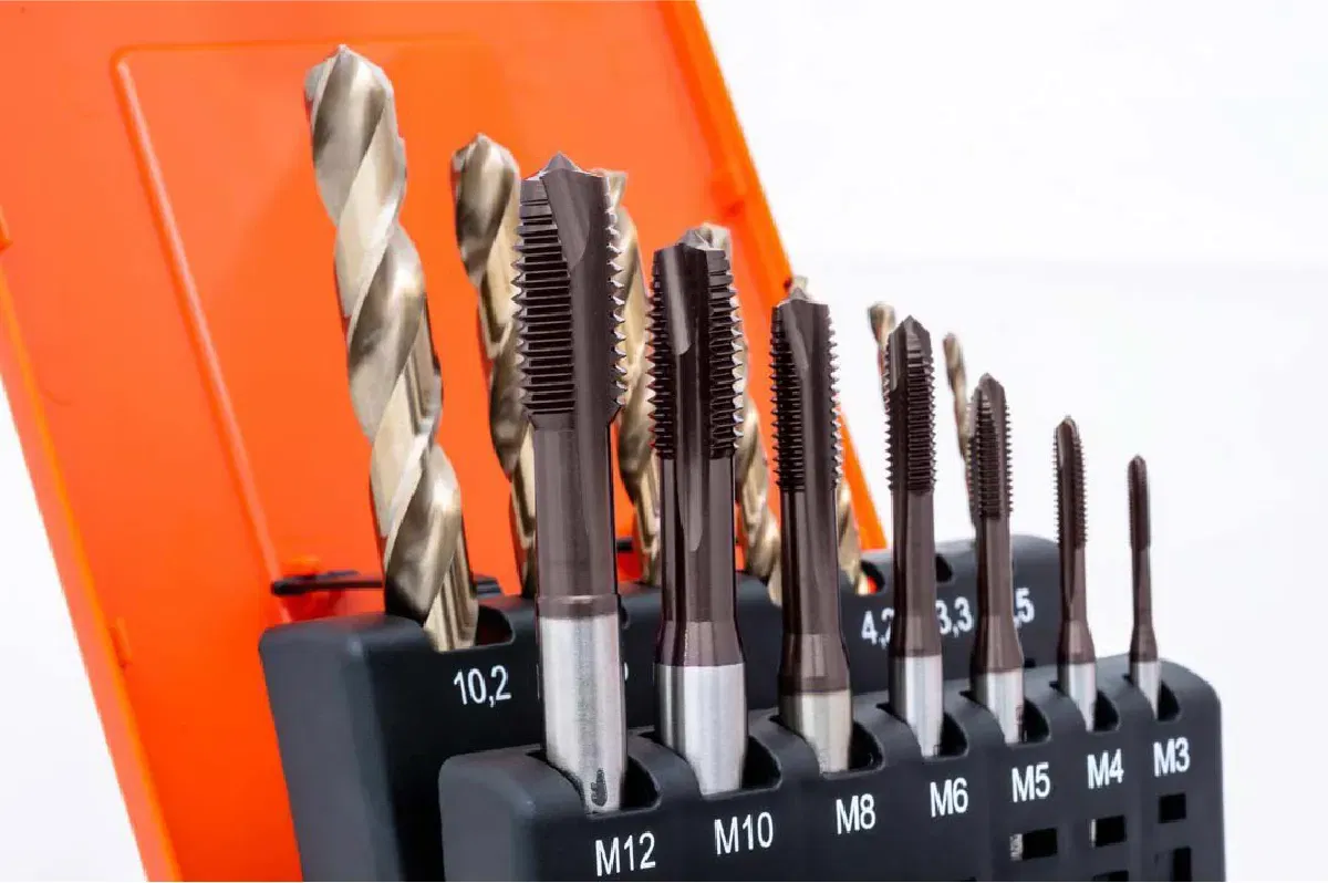 Gewindebohrer-Set mit verschiedenen Größen Gewindebohrer-Set mit verschiedenen Größen