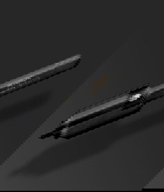 Illustration of Machine inserting tools