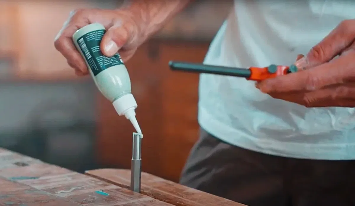 Tap is coated with coolant Tap is coated with coolant