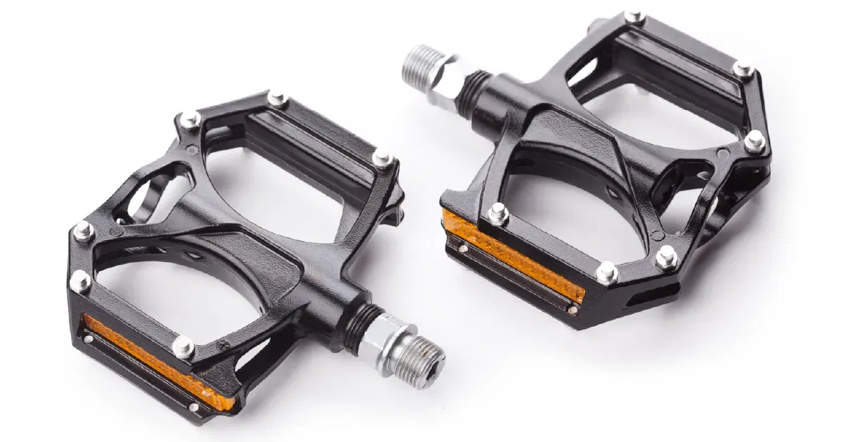 Schwarze Fahrradpedale mit Gewindeachsen