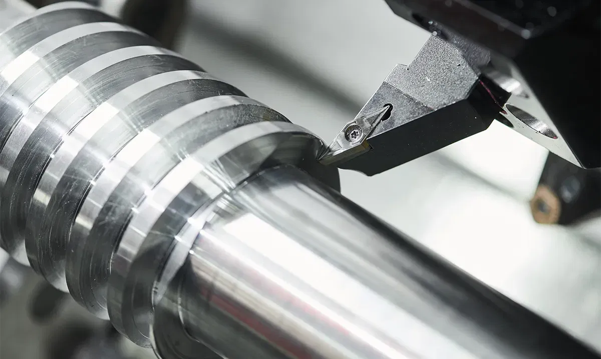 Drehmaschine schneidet Gewinde Drehmaschine schneidet Gewinde