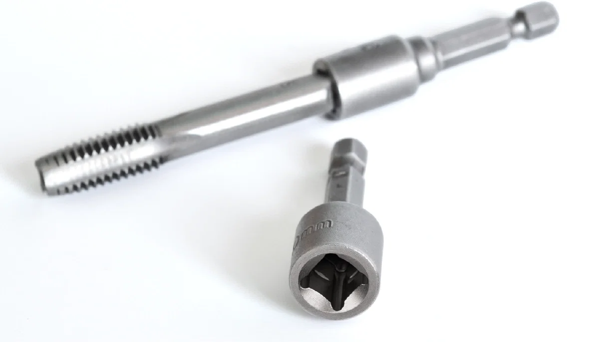 Gewindebohrer mit Adapter und Aufnahme