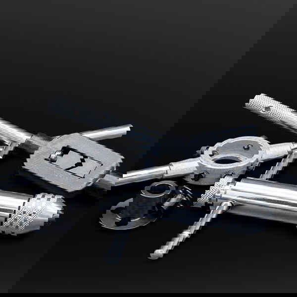 Illustration of Operating tools