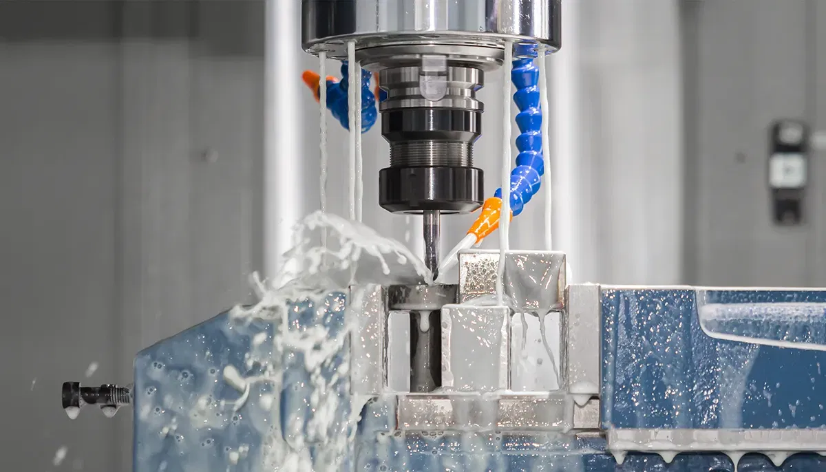 Milling machine in metalworking with coolant Milling machine in metalworking with coolant