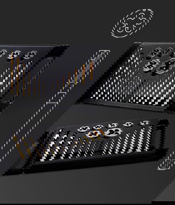Illustration de  Taraud et des outils de coupe